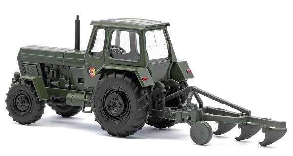 Traktor Fortschritt ZT 303 D Dreischarpflug NVA grün